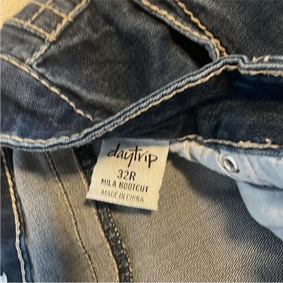 2 pair of Daytrip jeans - Picture 8 of 8